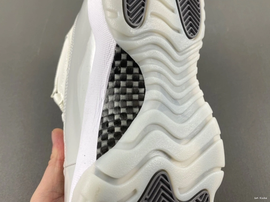 - 11 Finale Jordan (Women's) Retro AR0715-110 Grand 0408